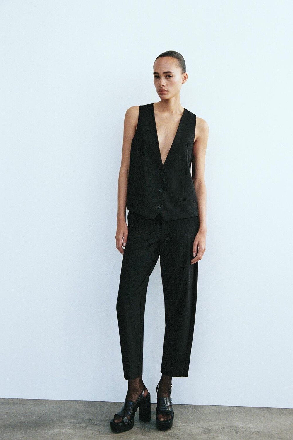 

Укороченные брюки с атласной отделкой ZARA, черный
