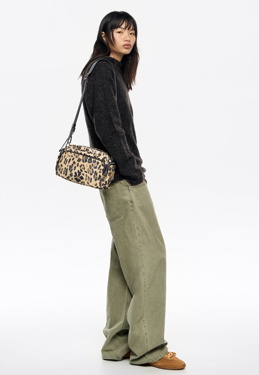 

Сумка кросс-боди Bimba Y Lola Cross body bag, Leopard Natural/Beige