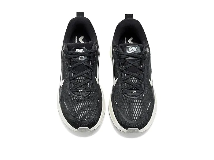 Кроссовки беговые Vomero 18 Nike Kids, Black/Summit White/Coconut Milk/Iron Ore — фото 3