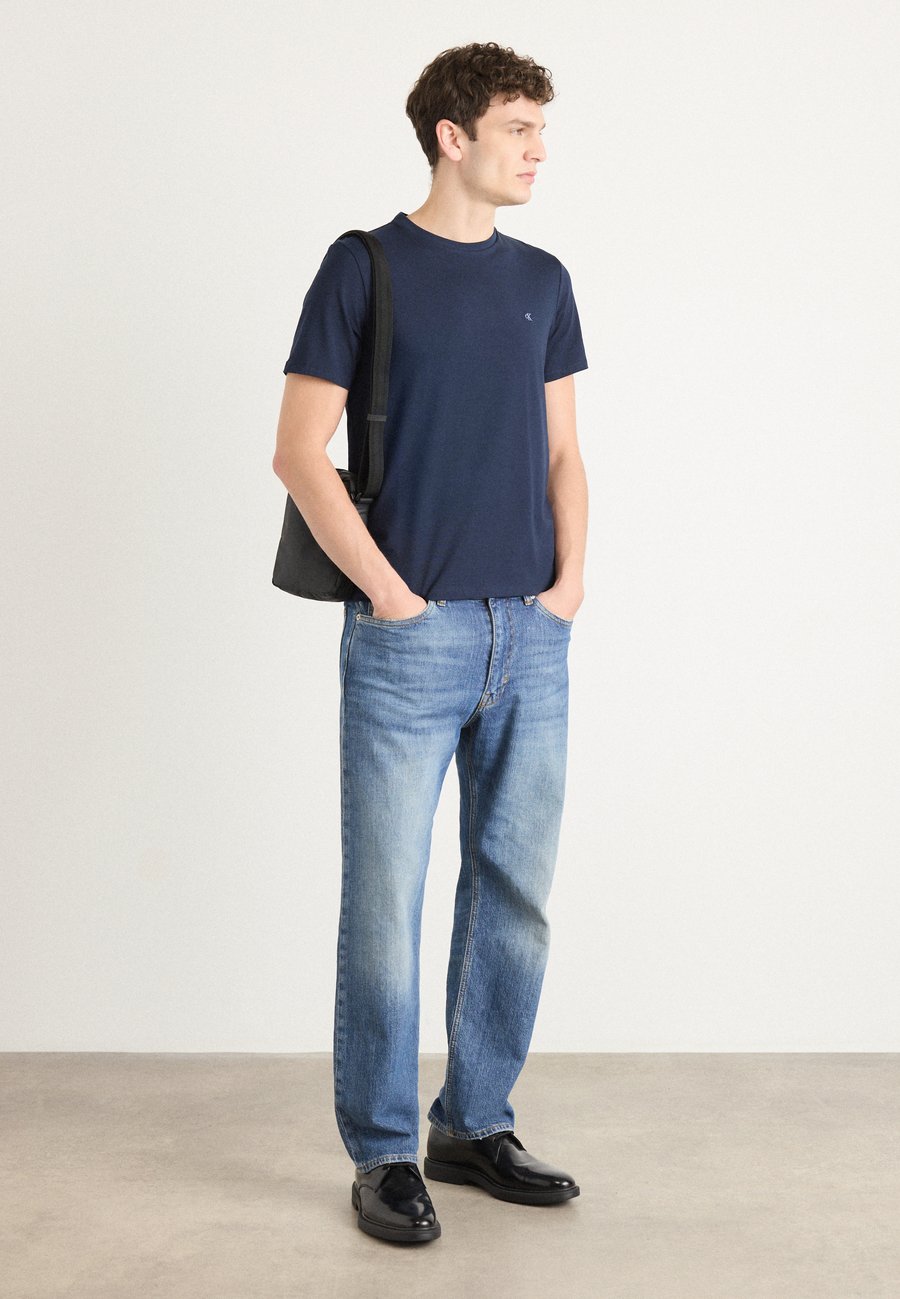 Футболка Calvin Klein TEE, Dark Sapphire/Dark Blue — фото 2