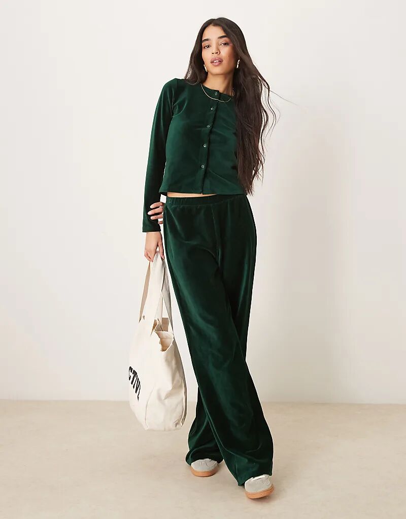 

Широкие брюки из бархатного шнура цвета лесной зелени ASOS DESIGN