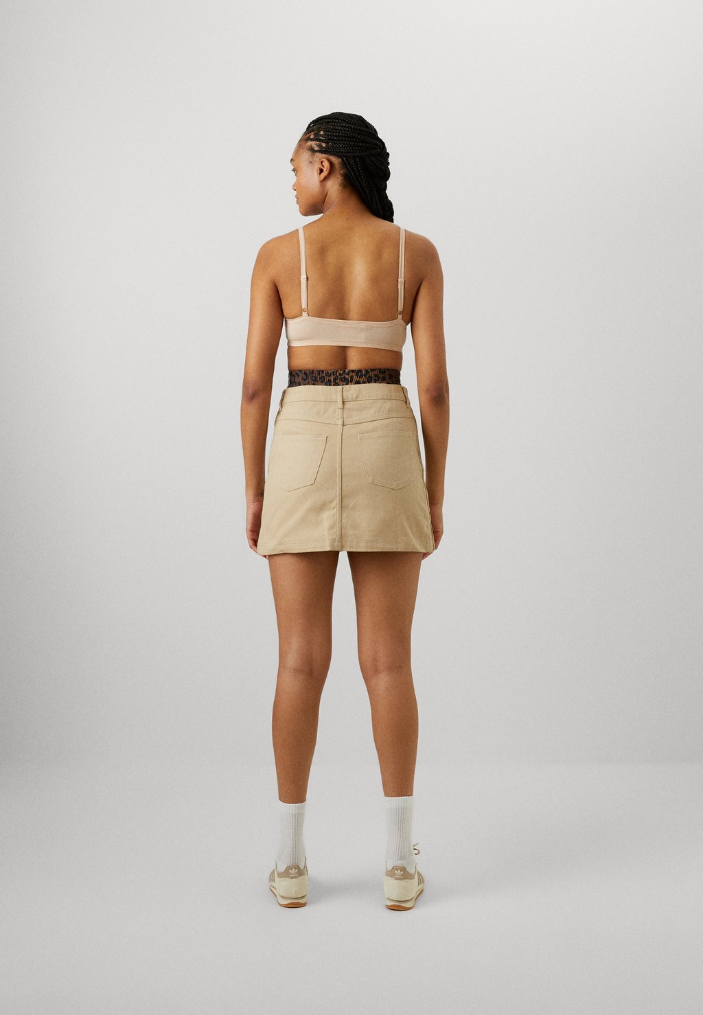 Мини-юбка UTILITY - A-line skirt Adidas Originals, бежевый — фото 4