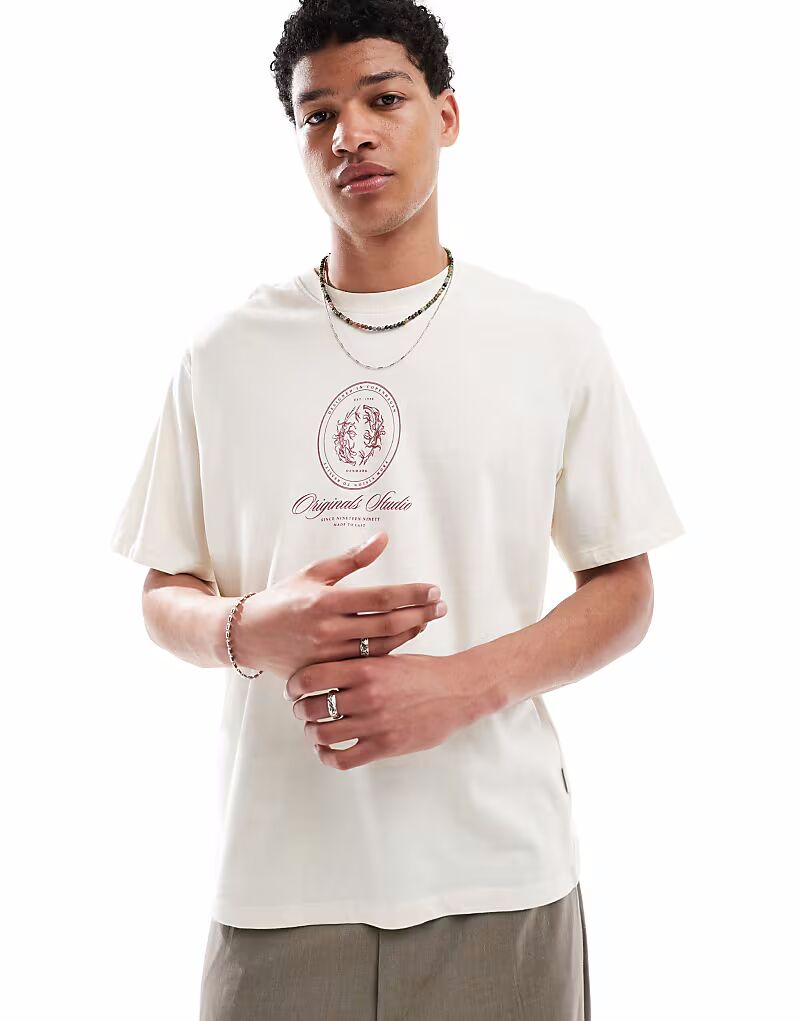 

Футболка Jack & Jones oversize с принтом спереди в кремово-белом цвете