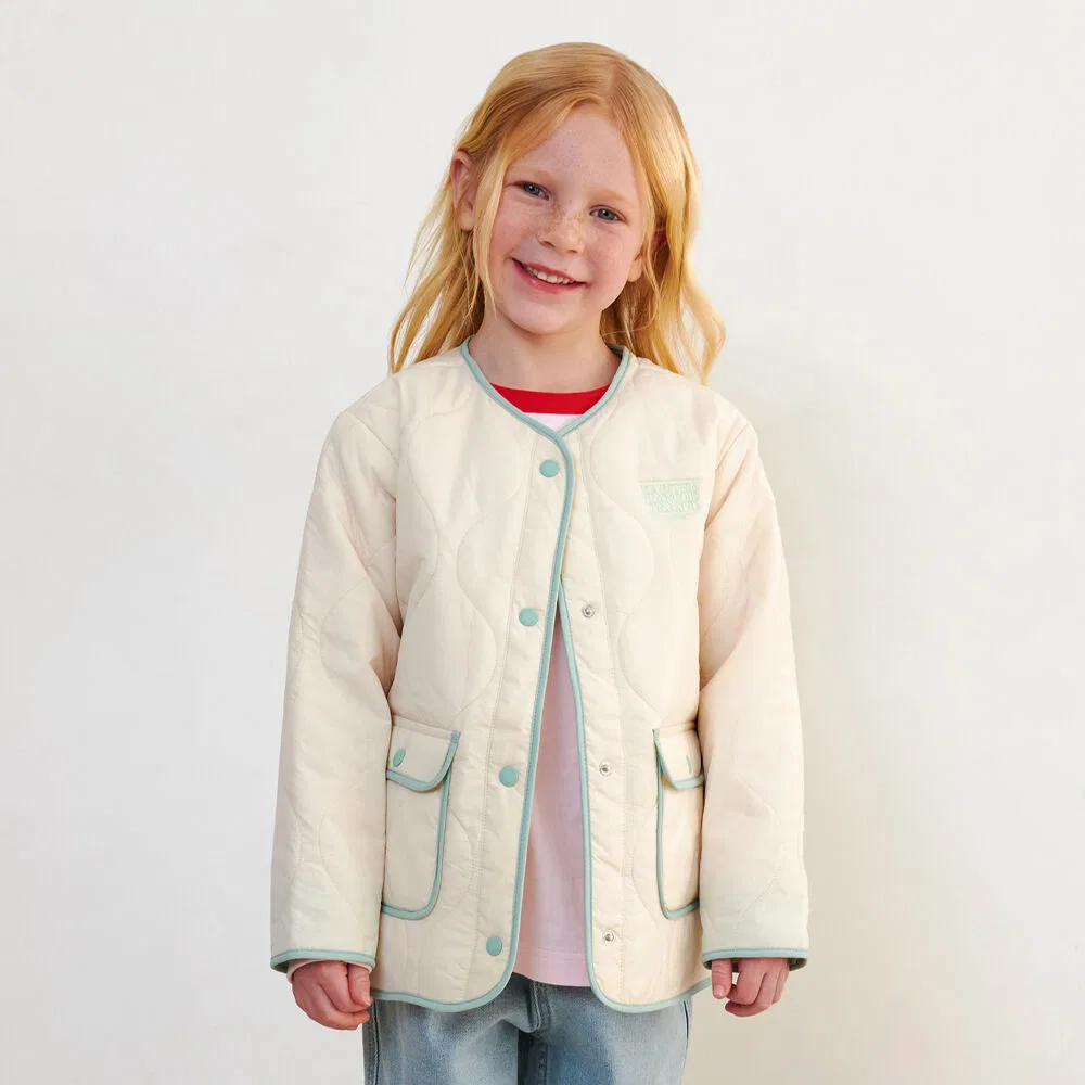 Детская стёганая куртка Enfant Classic Out Pocket цвета айвори от Marithé Kids