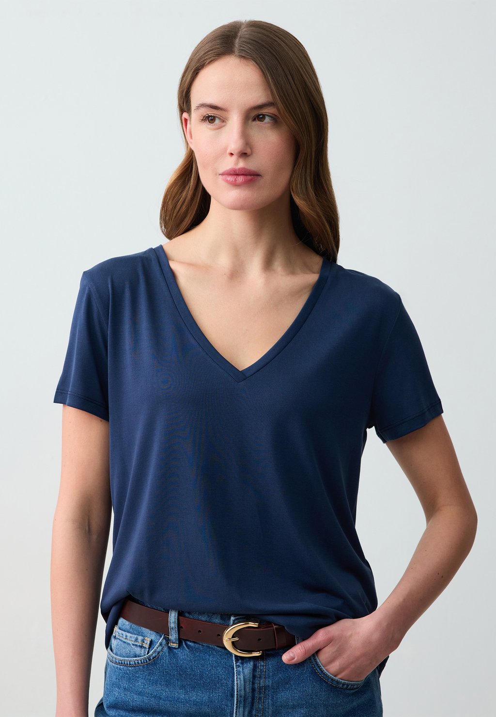 

Базовая футболка V-NECK SHORT SLEEVE Jimmy Key, темно-синий