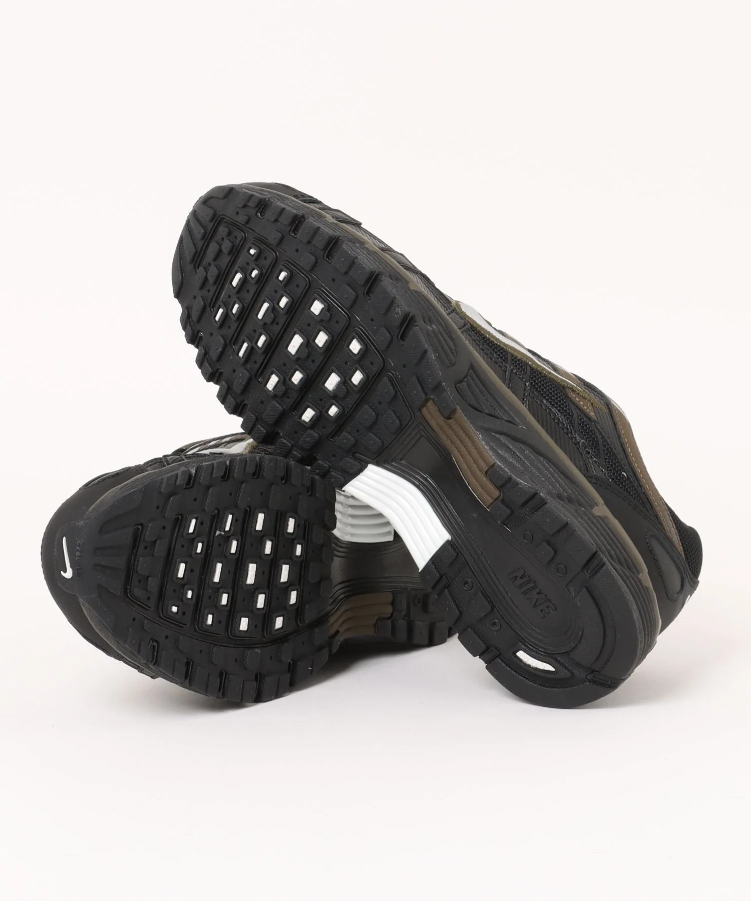 Мужские кроссовки P-6000 Nike для бега чёрные — фото 3