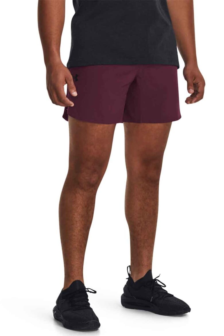 

Пиковые спортивные шорты Under Armour, черный