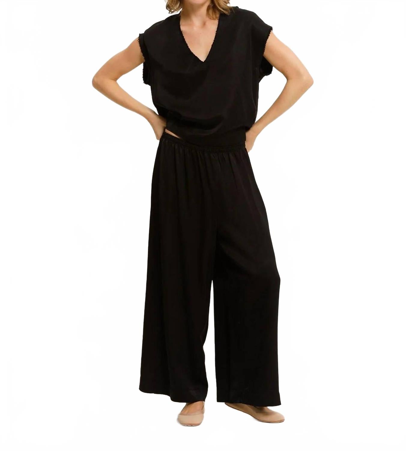 

Джемсовая футболка из черного бархата CALi DREAMiNG