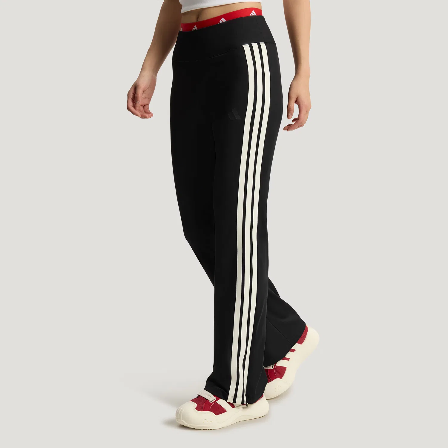 Брюки повседневные женские black/jade white, умеренно расклешенные Adidas — фото 4