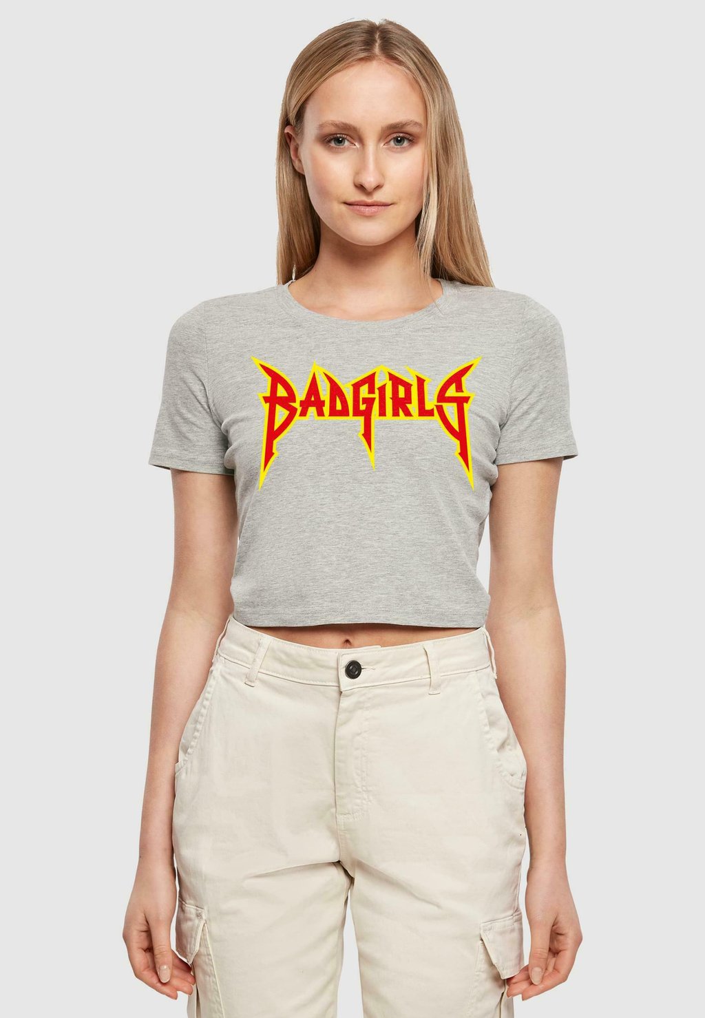 

Футболка с принтом BADGIRLS CROPPED Mister Tee, серый