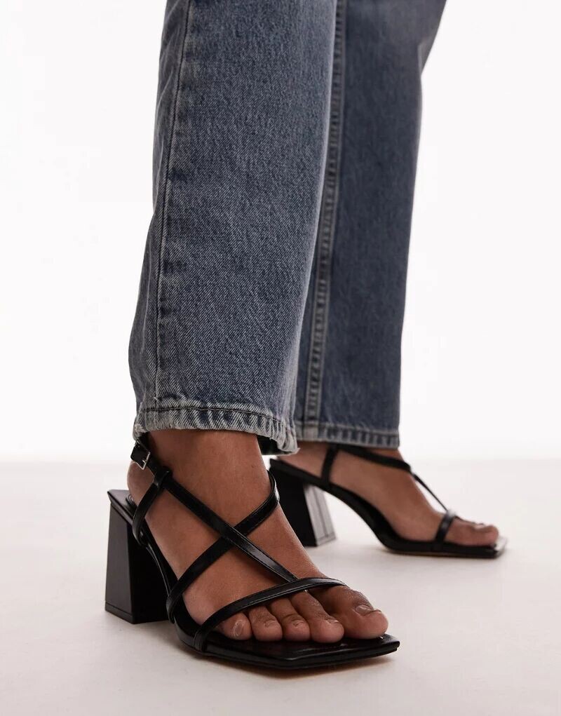 

Черные босоножки на блочном каблуке с ремешками Topshop Wide Fit Gabby