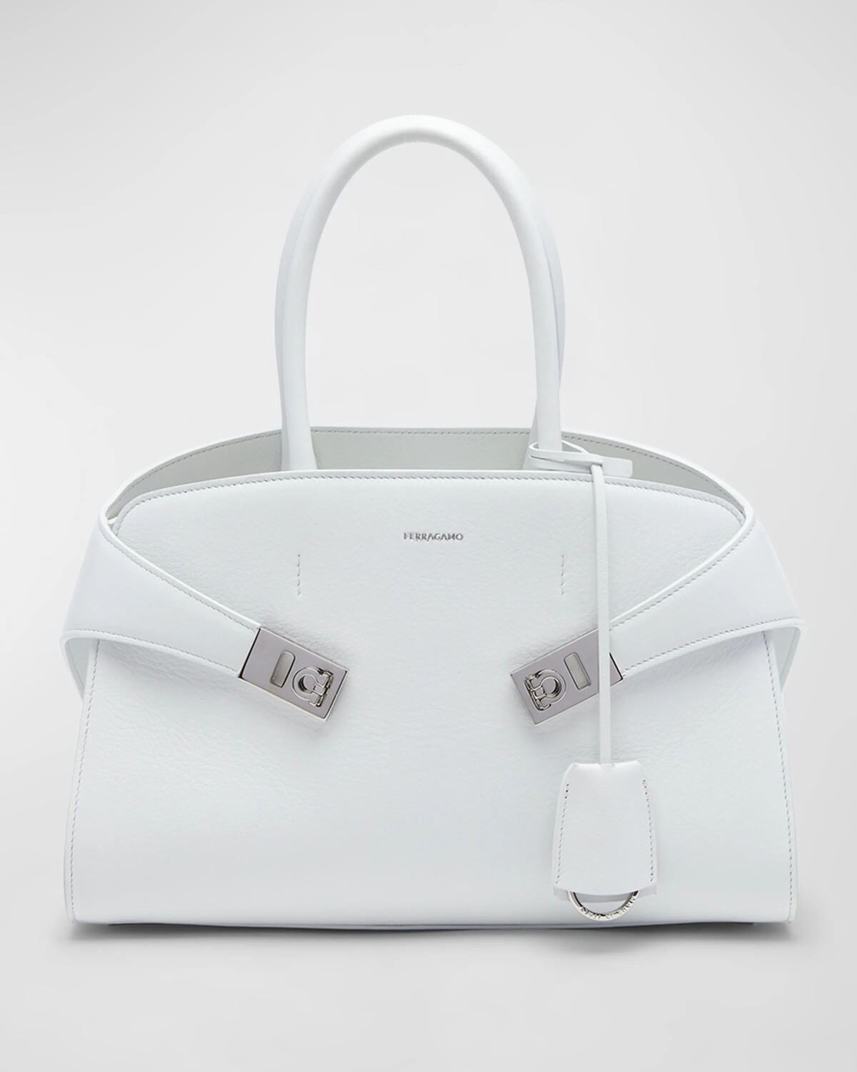 

Маленькая кожаная сумка Hug с ручкой сверху Ferragamo, цвет Optic White