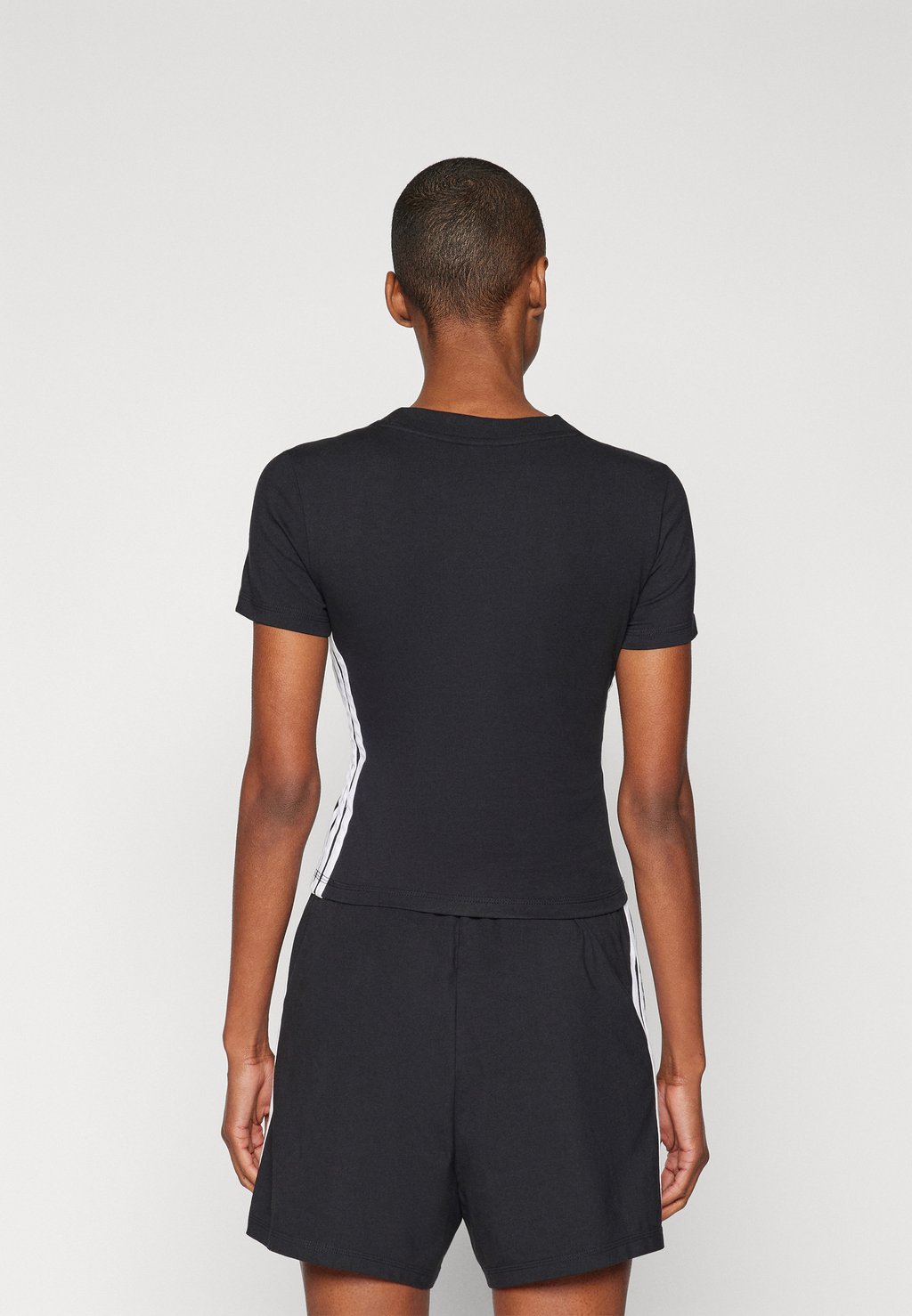 Футболка с принтом ESSENTIALS 3 STRIPES SLIM BABY adidas Sportswear, черный — фото 3