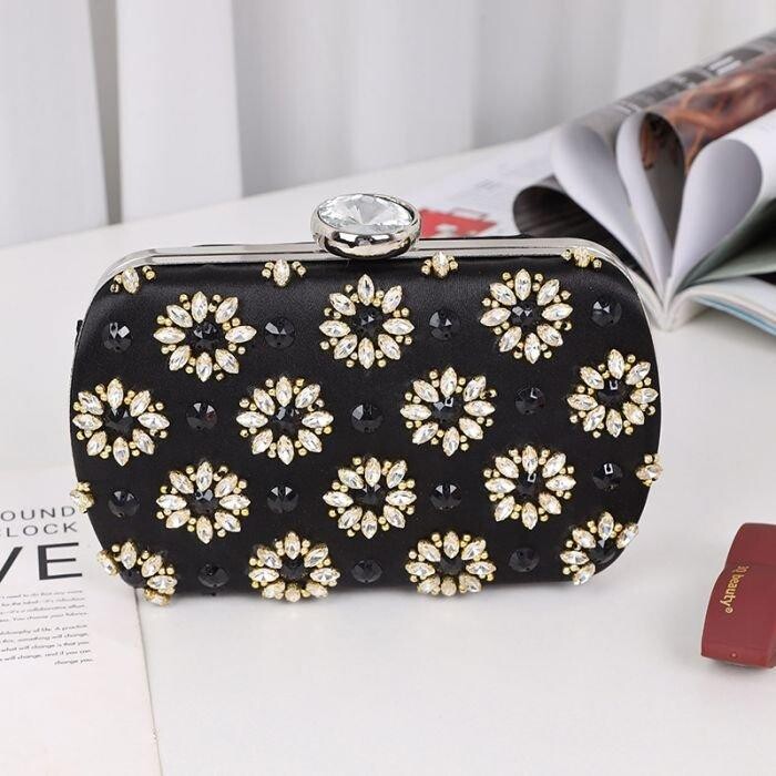 

Клатч ручной работы с хрустальными цветами PEACH ACCESSORIES, черный