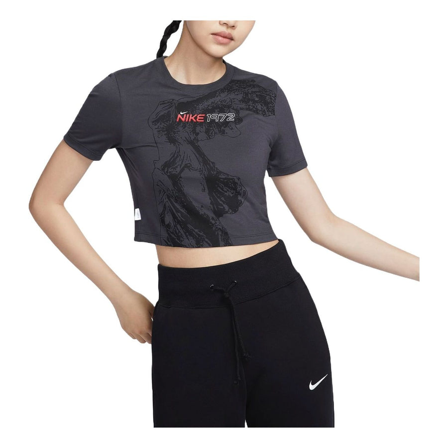

Футболка (WMNS) Nike Sportswear Slim Crop T-shirt Asia Sizing 'Anthracite', черный