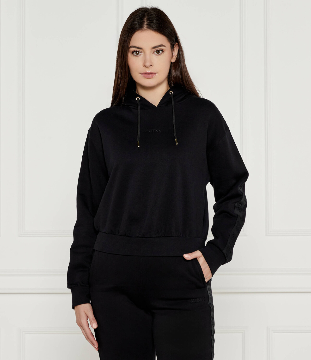 

Толстовка GUESS ACTIVE Stacie Regular Fit, черный