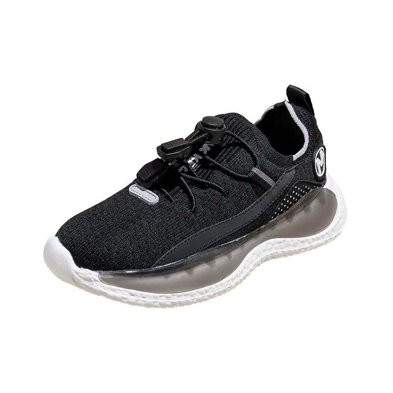 

Легкая амортизация и дышащая конструкция. Низкие кроссовки для активного отдыха для детей. Disney, черный