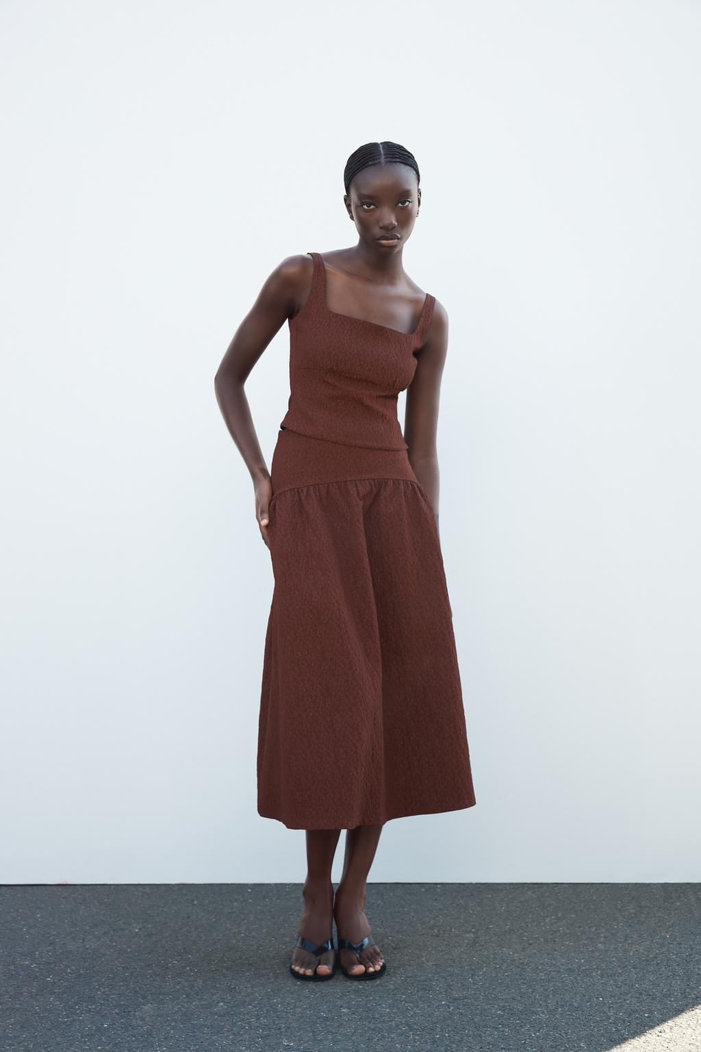 

Текстурированный топ на бретельках ZARA, бордовый