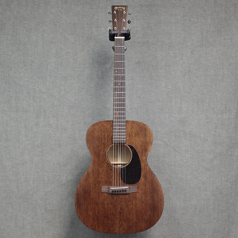 

Акустическая гитара Martin 00015M- Mahogany Top/ Mahogany Back and Sides