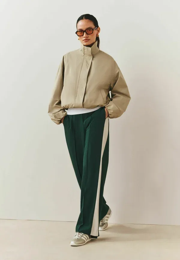 Брюки Next, Regular fit side stripe wide leg tailored trousers, зеленый — фото 4