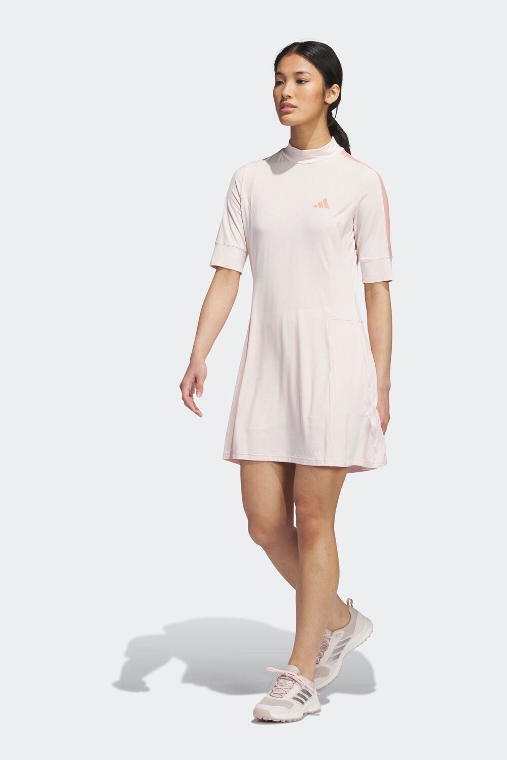 

Сделано из натурального платья Adidas Golf, бежевый