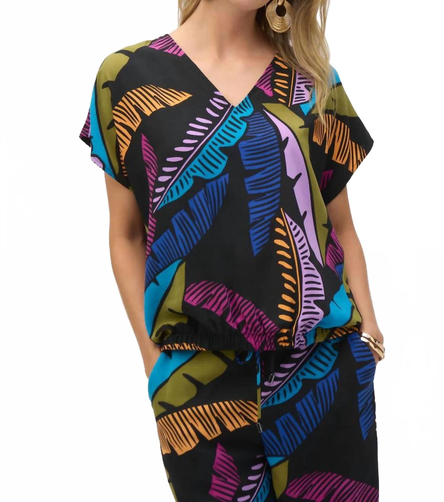 

Топ с V-образным вырезом и листьями пальмы в черно-разноцветной гамме Joseph Ribkoff