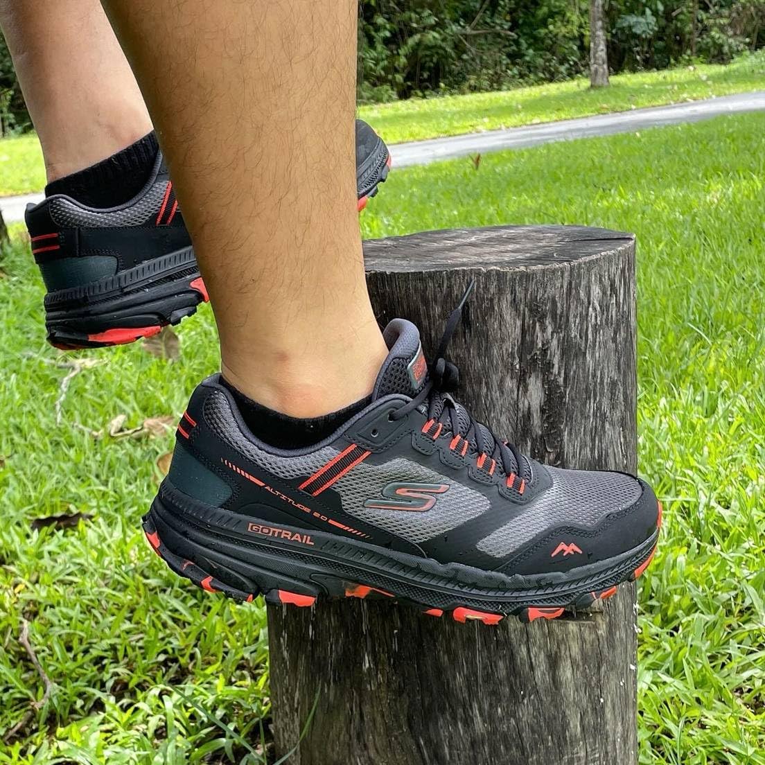 Мужские кроссовки Skechers Go Run Trail Altitude 2.0-Marble Rock 3.0, черный/оранжевый — фото 2