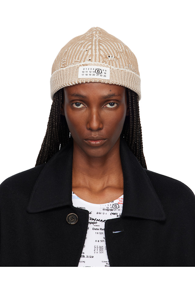 

Mm6 Maison Margiela Бежевая шапка-бини с улучшенным оптическим рисунком в рубчик