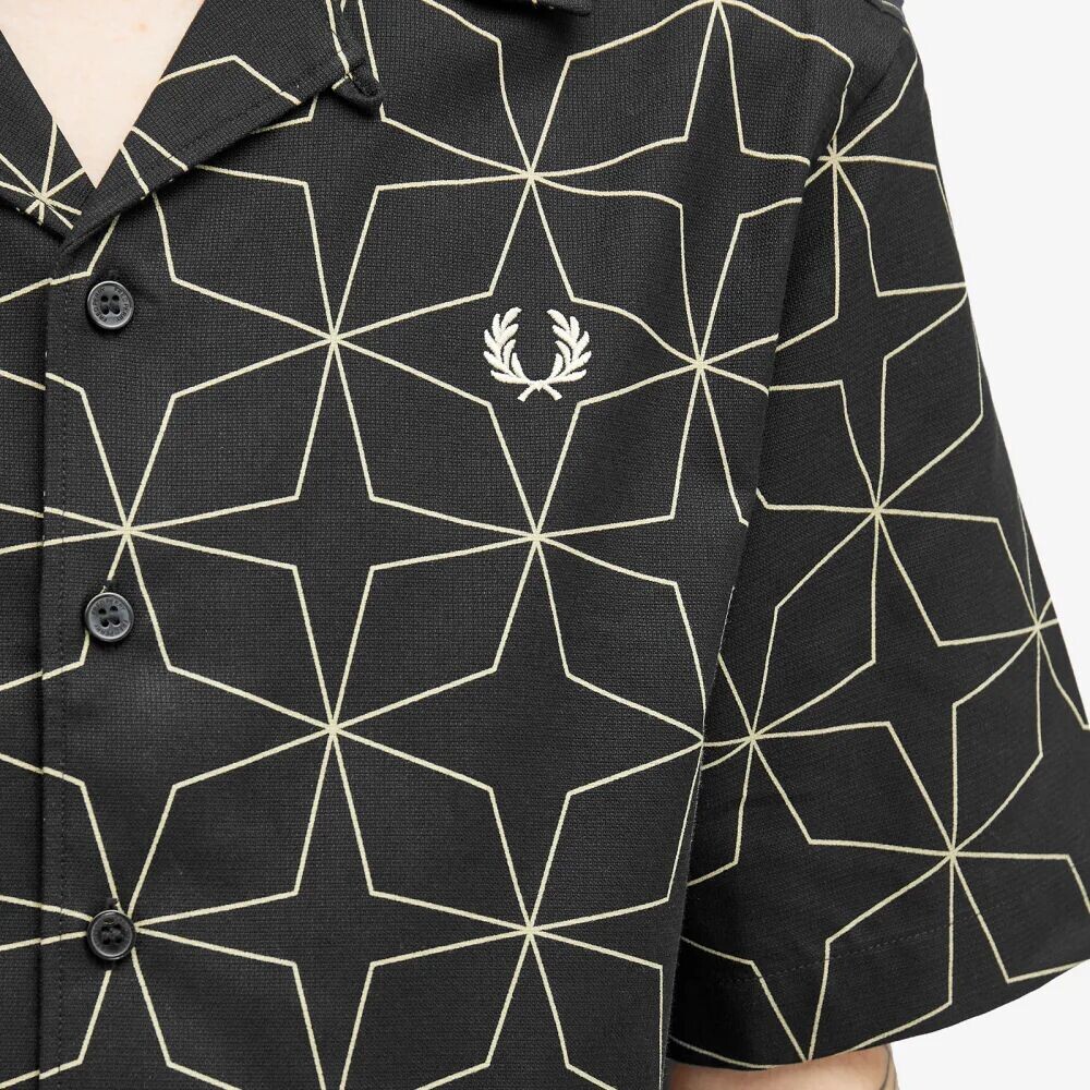 

Fred Perry Рубашка с короткими рукавами и принтом, черный