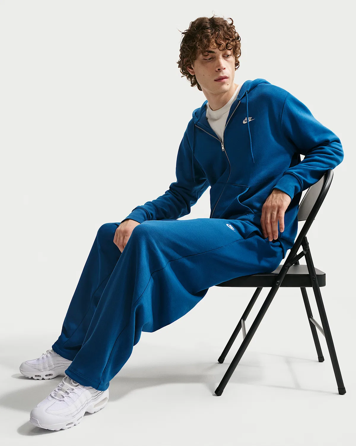 Мужские свободные штаны из французского футера Nike Sportswear Club, Court Blue/Court Blue/White — фото 4