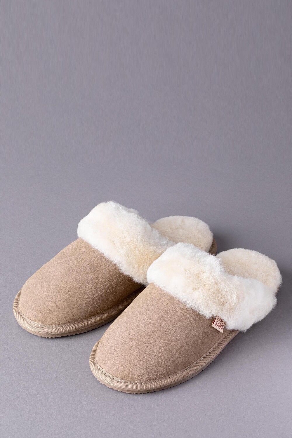 

Женские слипоны Lakeland из овчины Lakeland Leather, бежевый