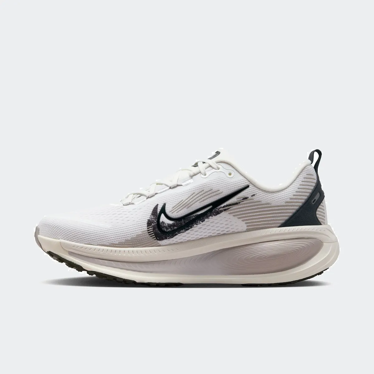 Мужские кроссовки для бега NIKE VOMERO 18 RUN Nike, белый — фото 4