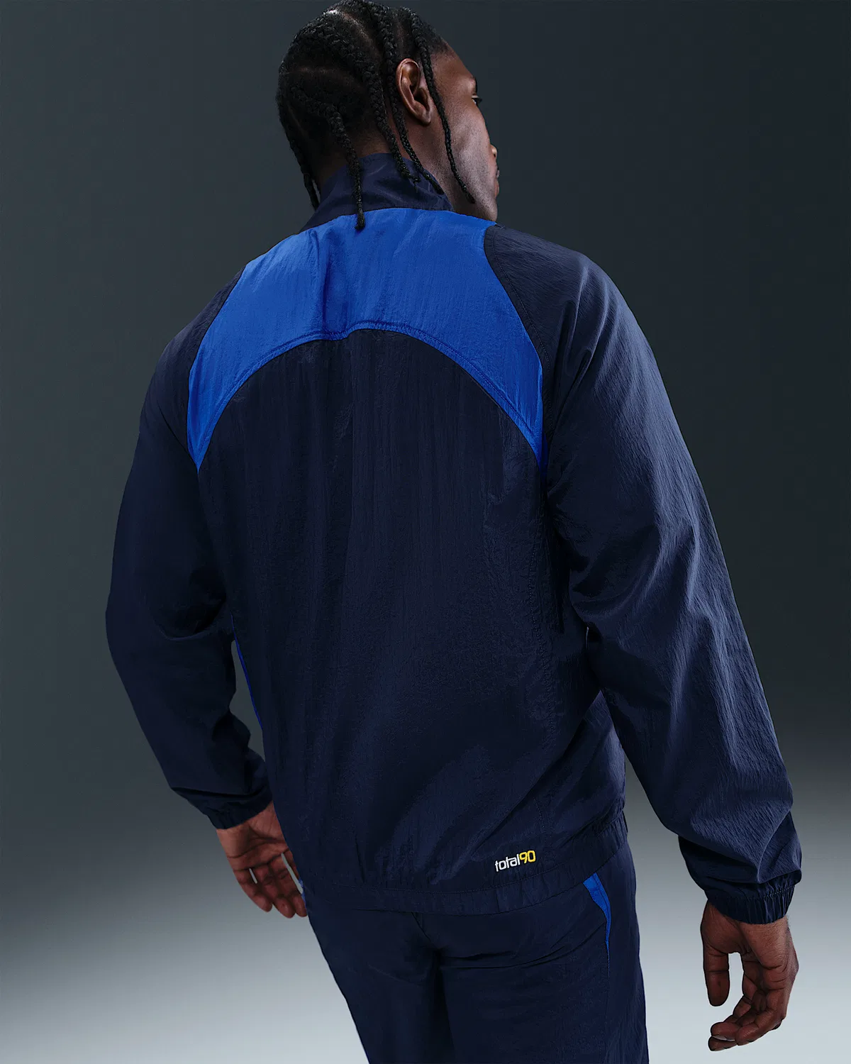 Мужская ветровка Nike Total 90 Repel Soccer Track, Midnight Navy/Game Royal/Lightning — фото 2