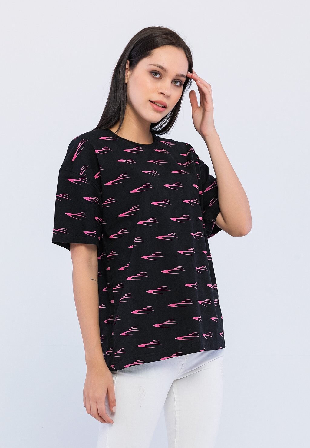 

Футболка с принтом JULIA ESSENTIAL CREW NECK Edoardo Caravella, черный