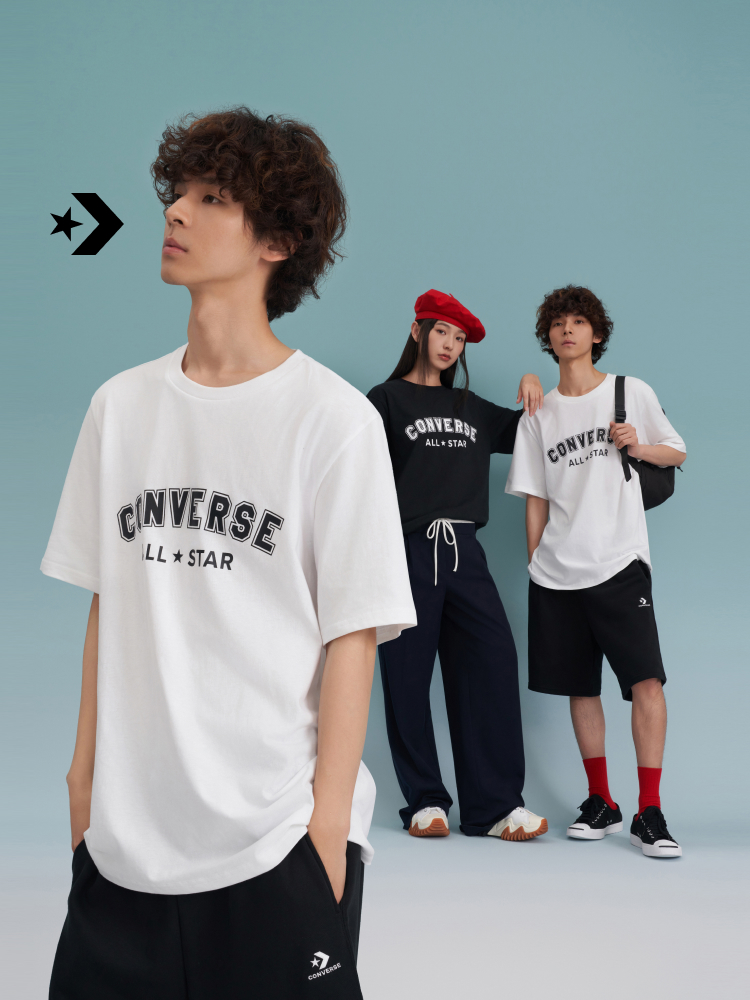 

Футболка Converse с контрастными буквами и короткими рукавами, черный / белый