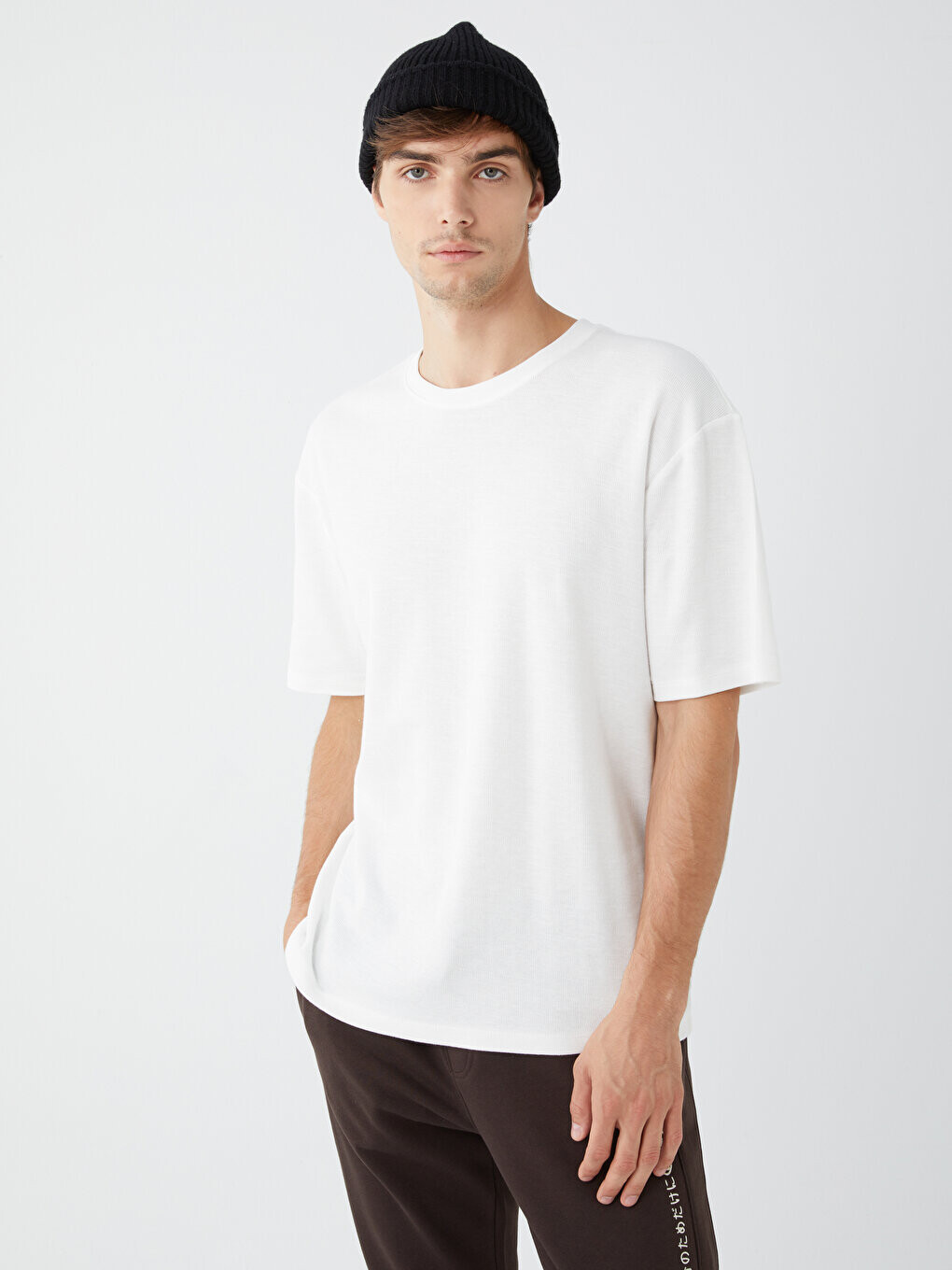 

Мужская футболка с круглым вырезом и коротким рукавом LCW Casual, экрю