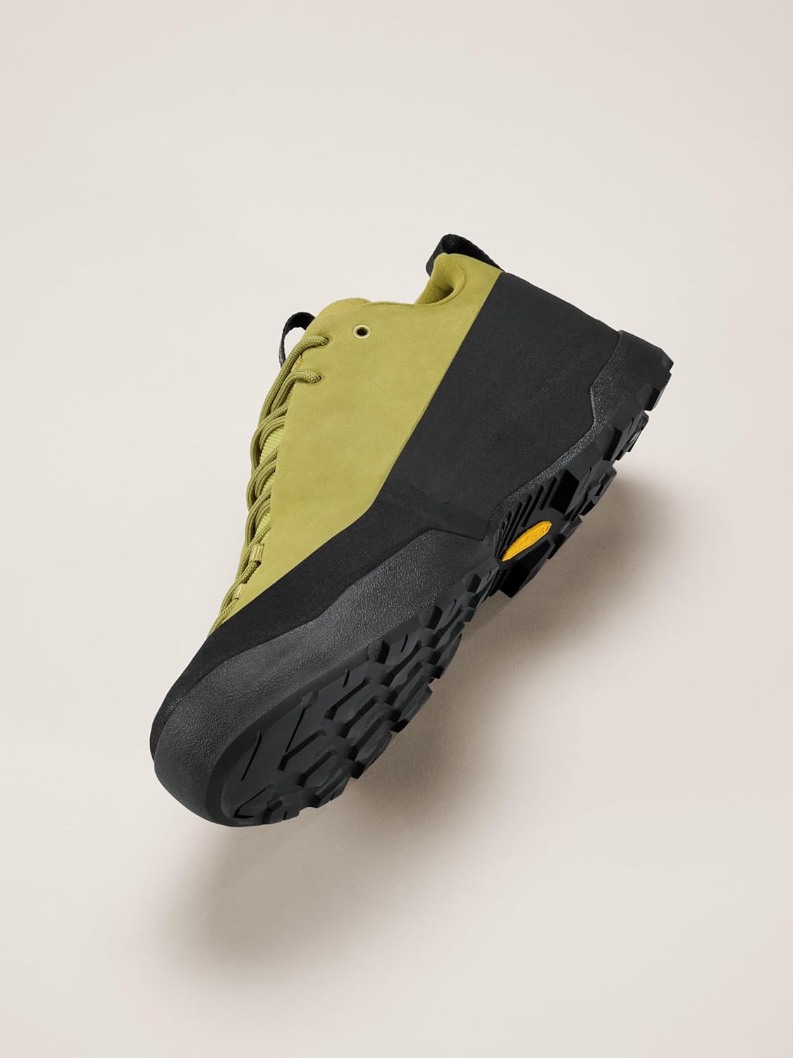 Мужские кроссовки Arc'teryx Konseal - прочная обувь для походов с поддержкой свода стопы, мужская обувь для боулдернга, горных походов и скалолазания, черный — фото 2