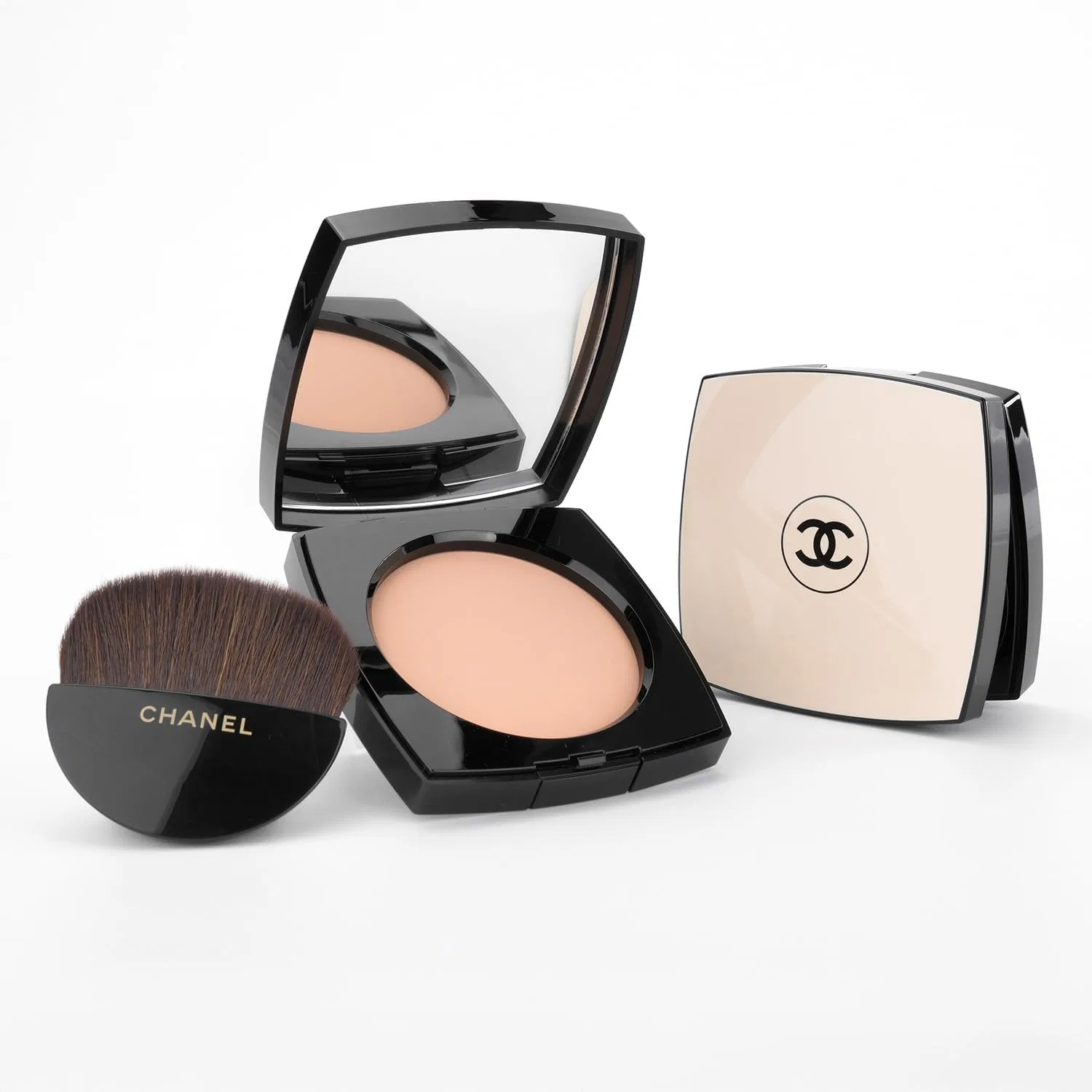 Пудра для лица Les Beige Healthy Grow Powder Chanel 12 г, оттенок B10 — фото 2