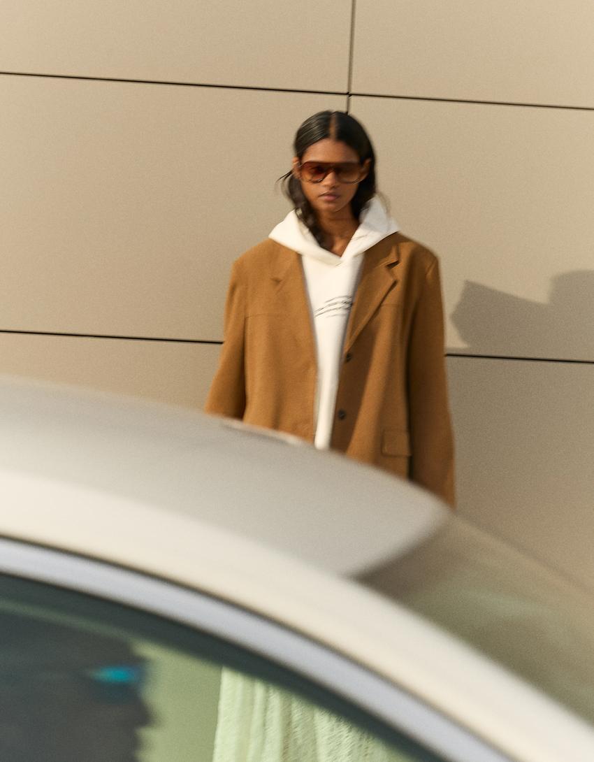 

Блейзер из искусственной замши Bershka, коричневый