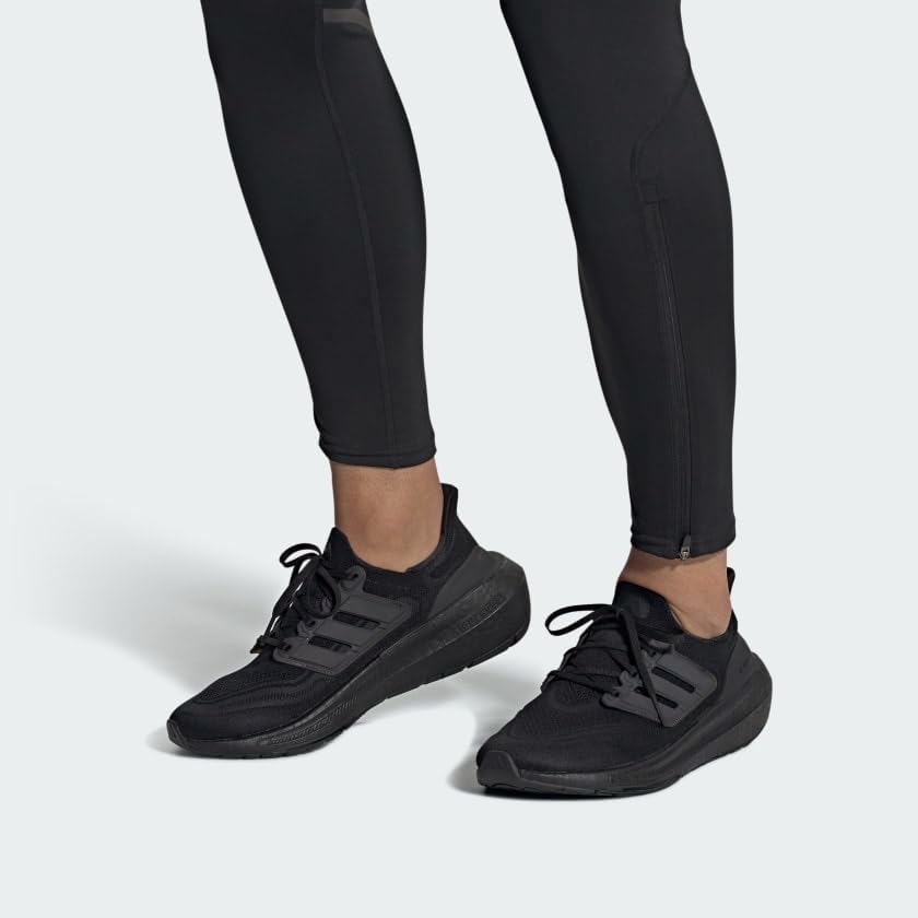 Мужские кроссовки для бега adidas Ultraboost Light, черный — фото 4