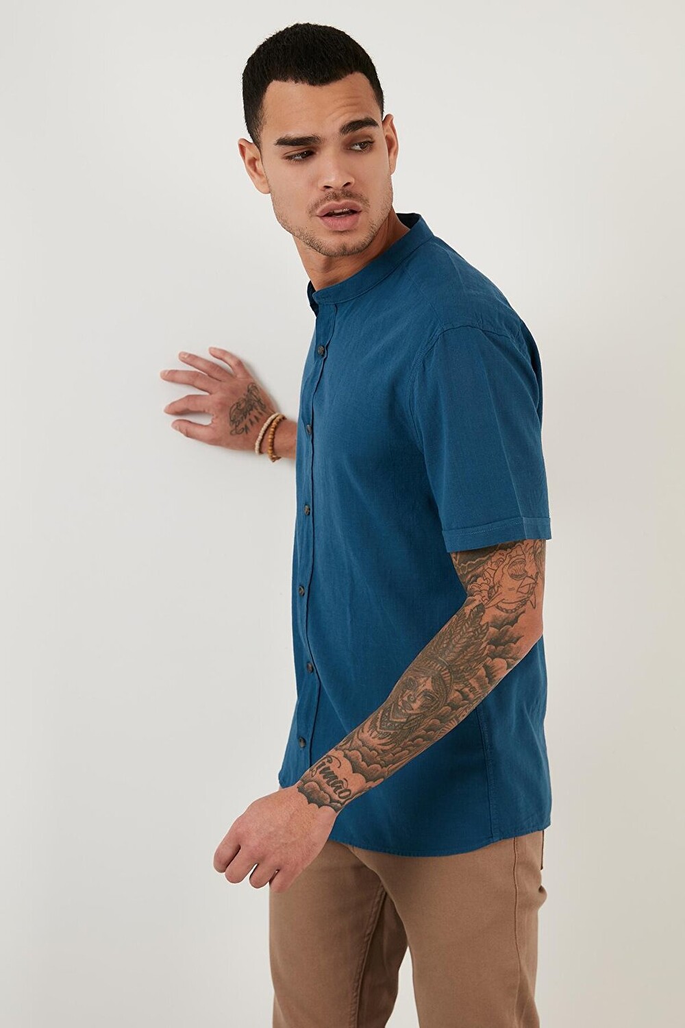 

Рубашка из 100% хлопка с короткими рукавами и льняным воротником CF21S113899 Buratti, индиго