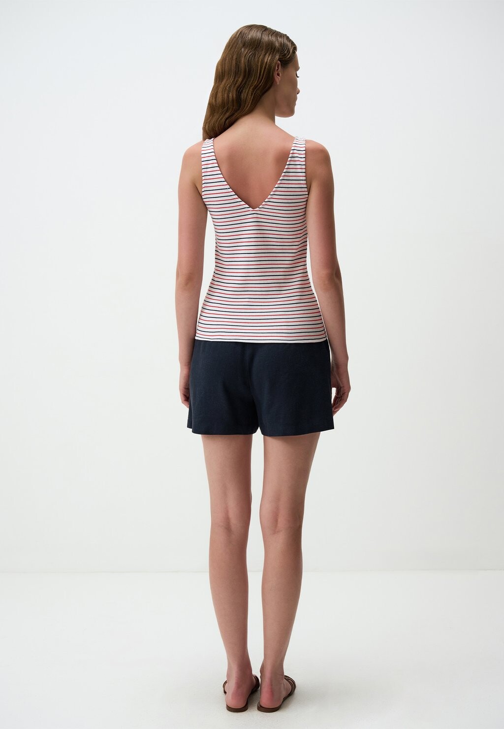 

Топ LINE PATTERNED DEEP V-NECKTANK Jimmy Key, белый