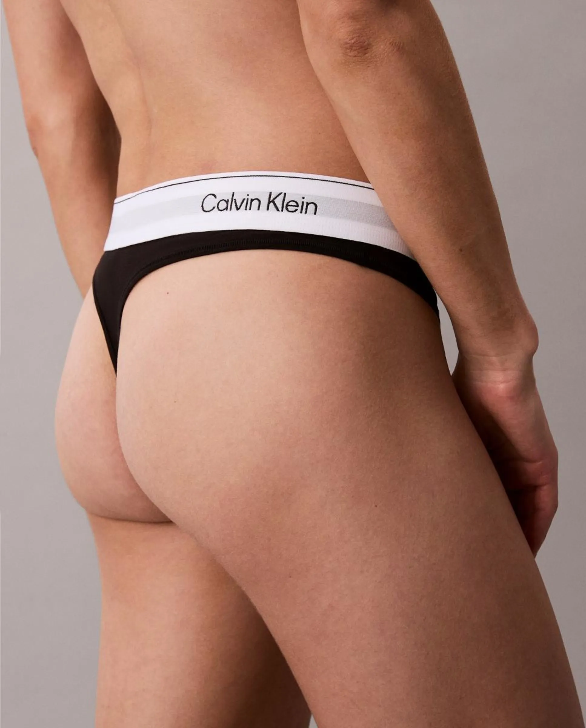 Женские трусы-танга ICON COTTON MODAL Calvin Klein, черный — фото 2