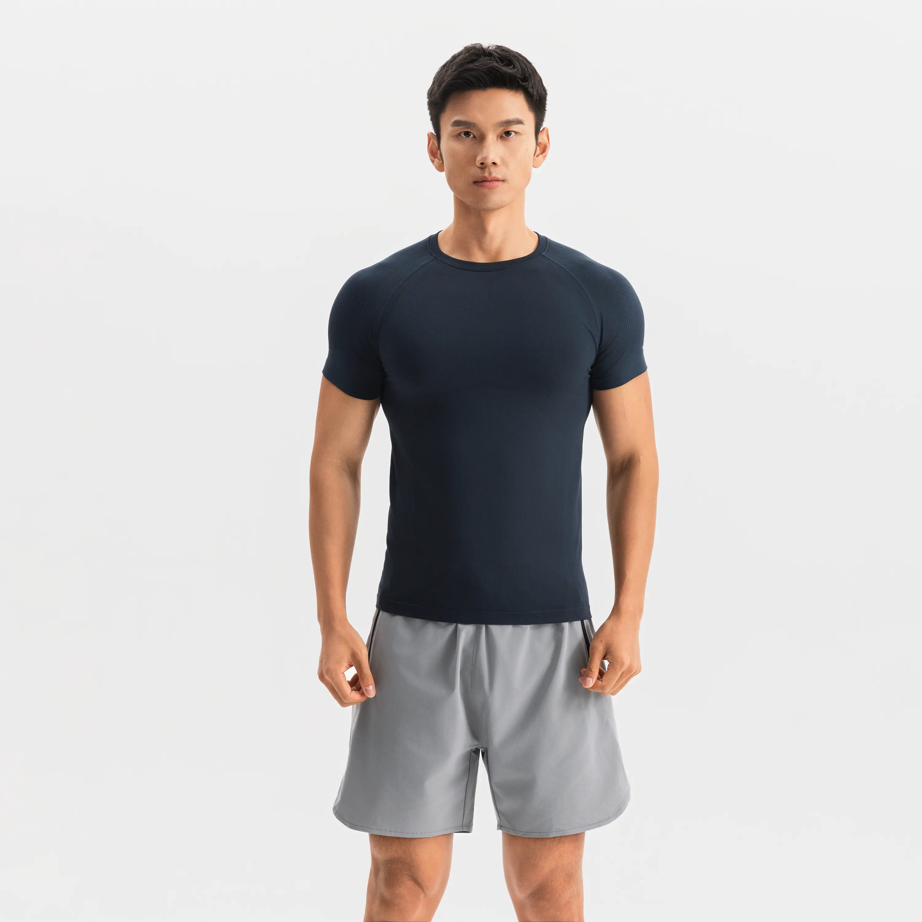 

Мужская силовая футболка Domyos бесшовная облегающая графит