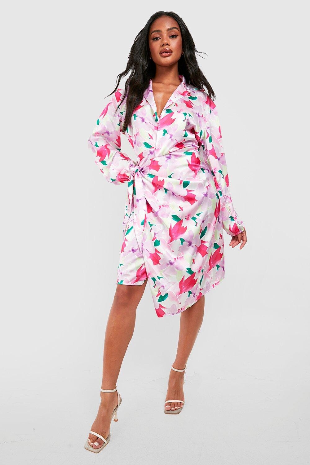 

Атласное платье с цветочным запахом Boohoo, розовый