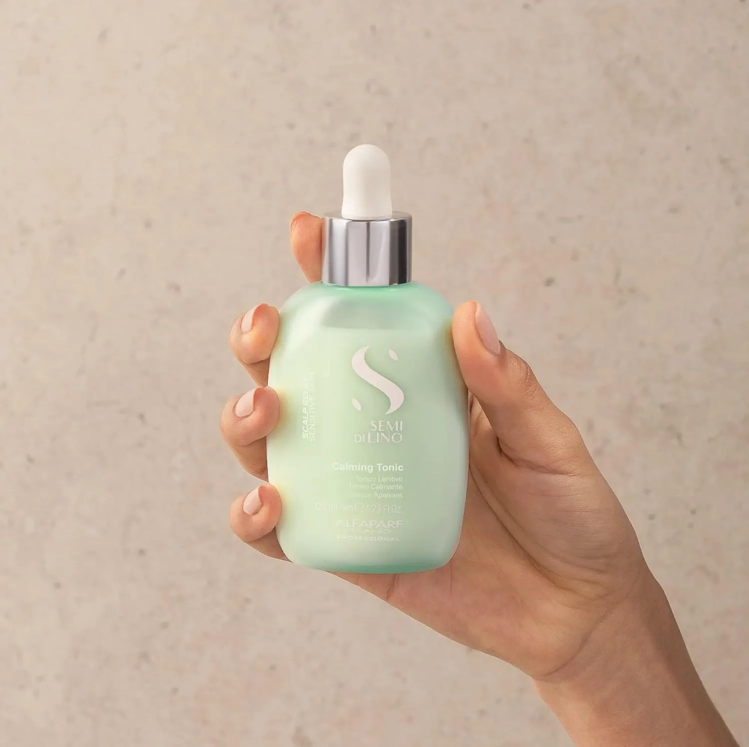 Alfaparf Milano Semi di Lino Scalp Relief Calming Tonic для чувствительной кожи - мгновенное успокаивающее действие, снимает зуд, увлажняет, 125 мл — фото 4
