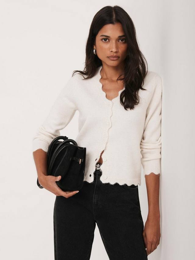 

Кардиган с V-образным вырезом и фигурным краем Mint Velvet, Natural Cream