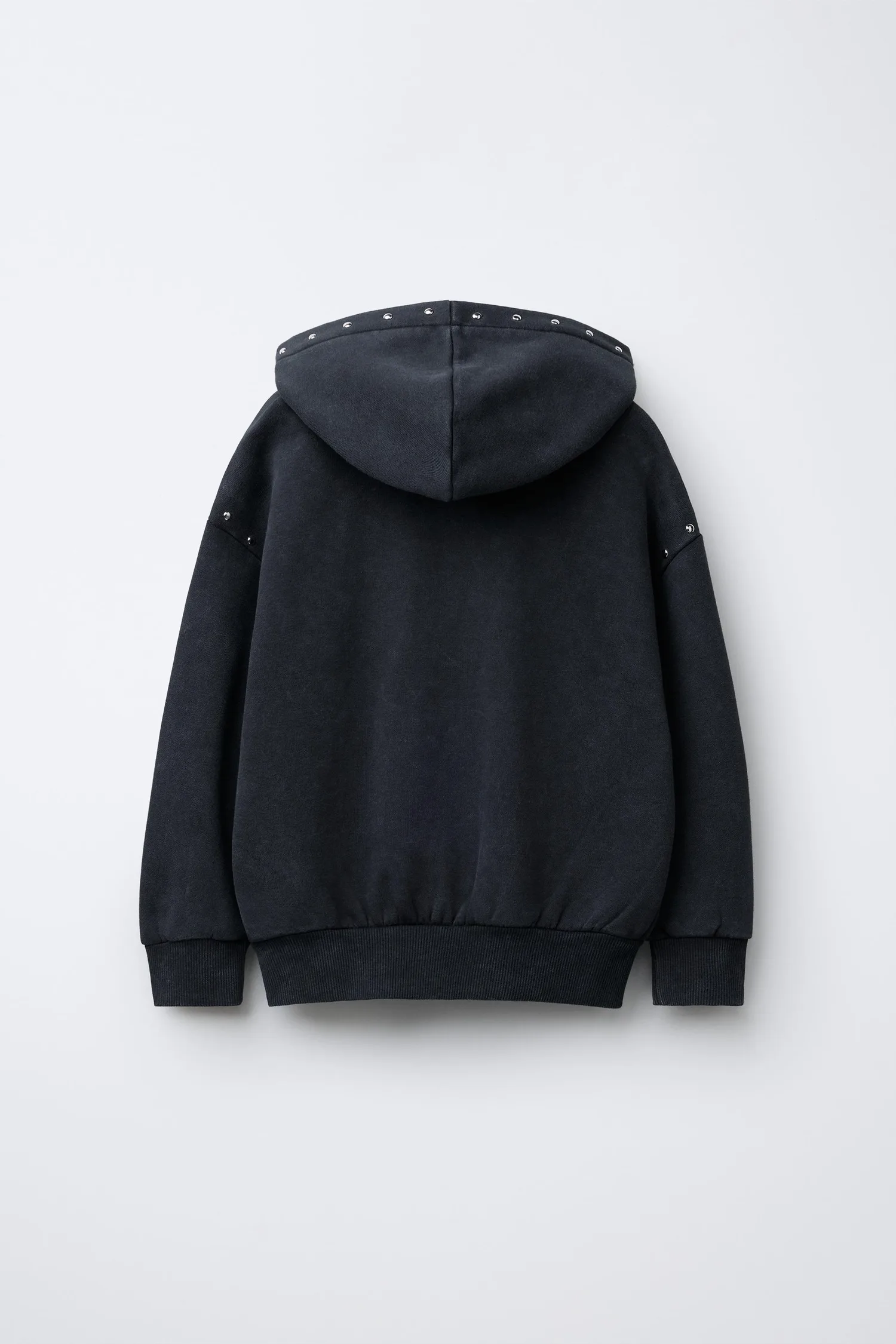 Выцветшая толстовка с капюшоном, звездой и заклепками Zara, антрацитово-серый — фото 2