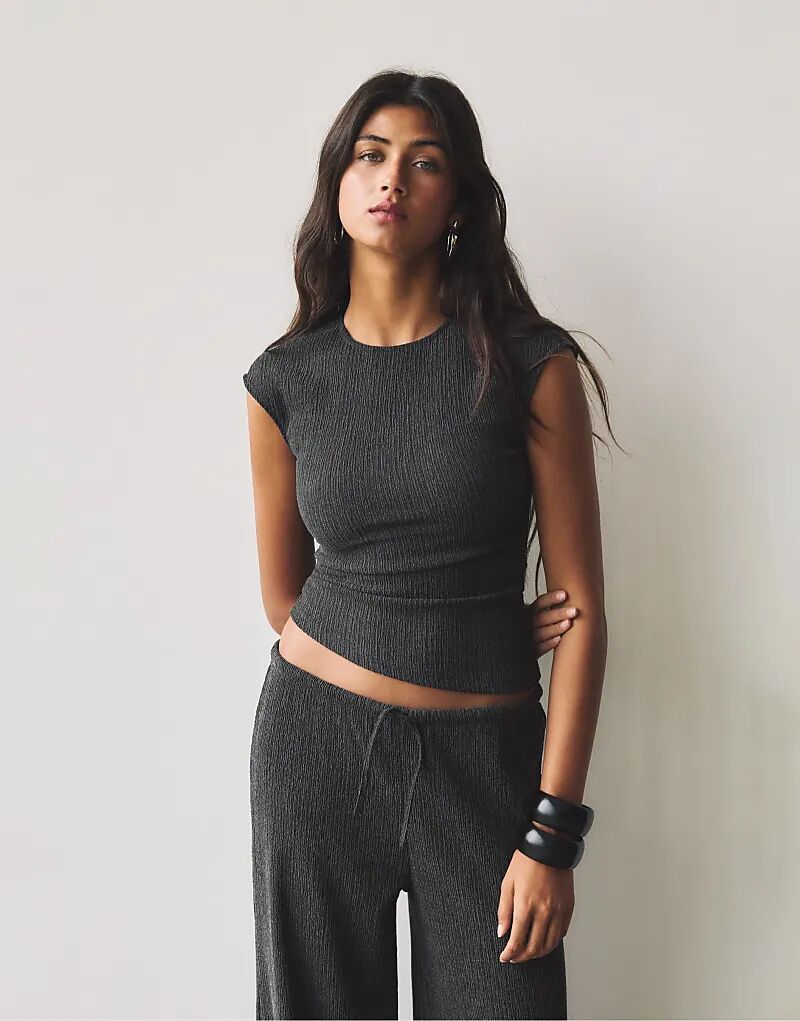 

Креповый топ Pull&Bear серого цвета