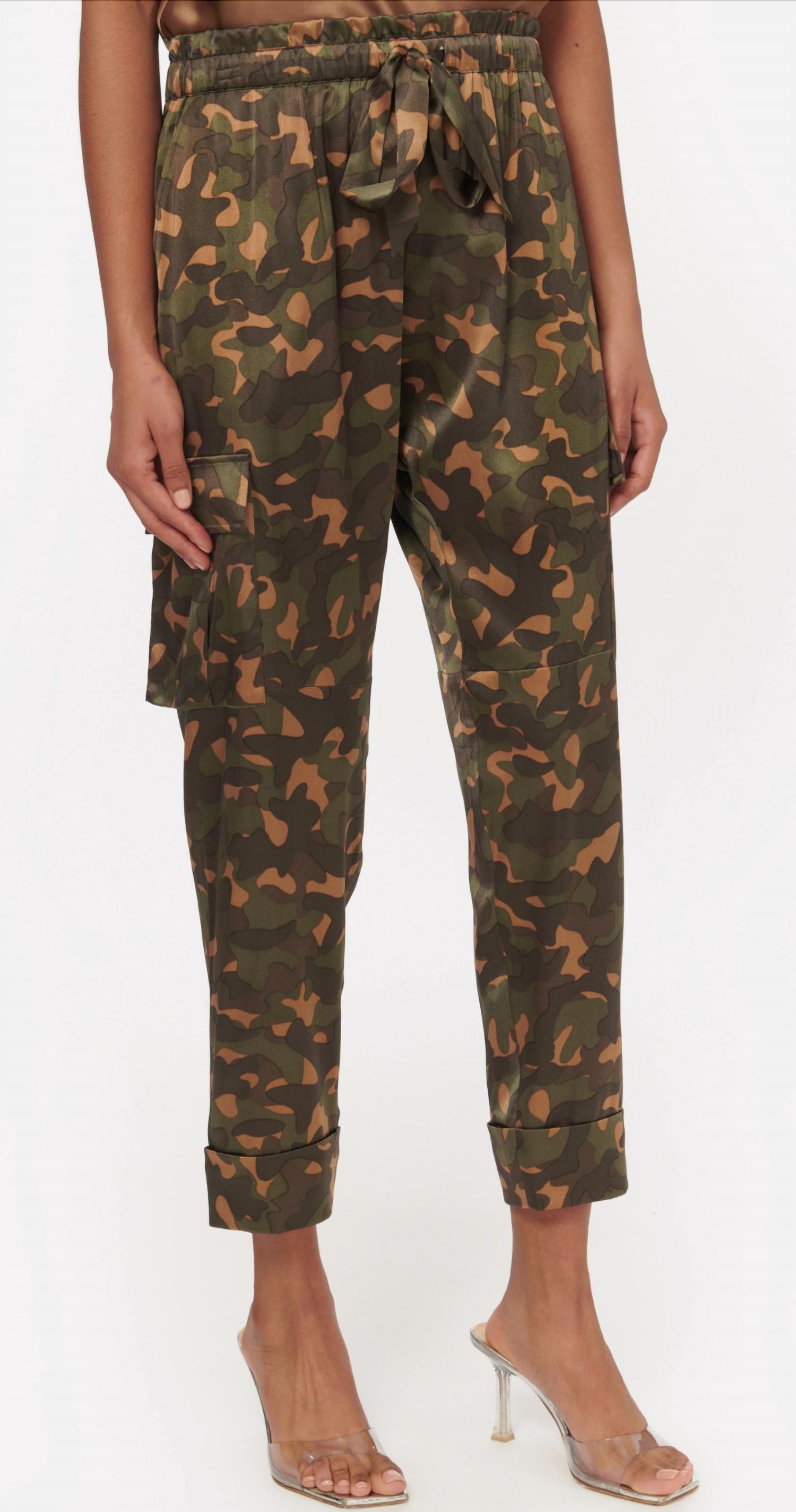 

Брюки-карго Carmen в камуфляжном цвете Cami NYC, цвет camo